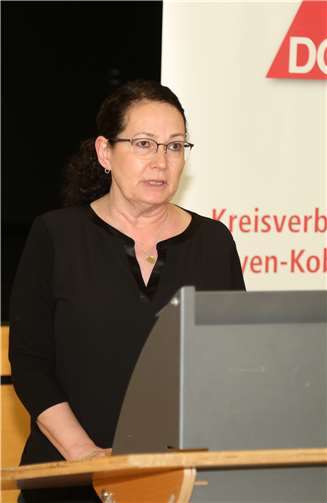 Karin Fahrenholz-Krämer als Vorsitzende einstimmig wiedergewählt Karin Fahrenholz-Krämer bei ihrem Tätigkeitsbericht.