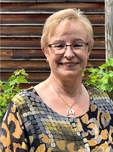 Verdiente Kolleginnen der Boeselager-Realschule verabschiedet Karin Gerstenmeyer kam im Februar 2000 an die damalige Staatliche Realschule Ahrweiler und unterrichtete hier 20 Jahre die Fächer Mathematik, Physik und lange Zeit auch das Wahlpflichtfach Textverarbeitung.