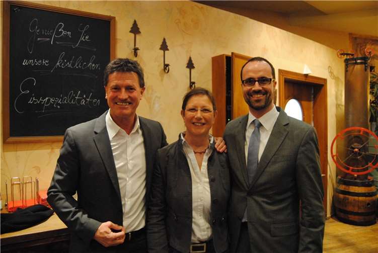 Karin Küsel-Ferber im Gespräch mit Clemens Hoch, Chef der Mainzer Staatskanzlei und Bundestagsabgeordneten Detlef Pilger. Privat