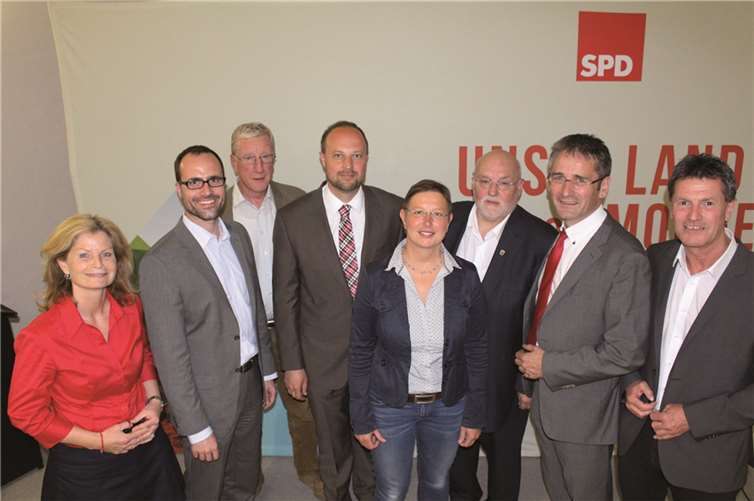 Karin Küsel-Ferber und Andreas Rath mit der gesamten Politprominenz. Denny Blank