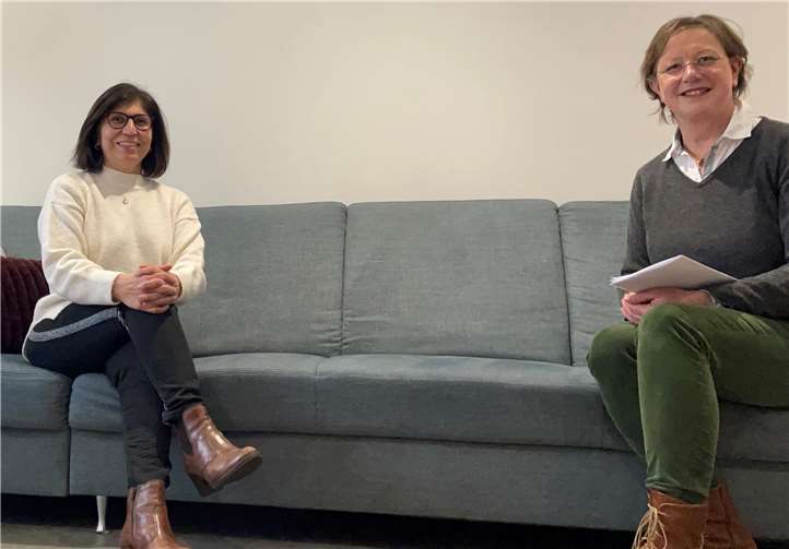 Karin Küsel im Gespräch mit Zeynep Begen (li.). Foto: privat