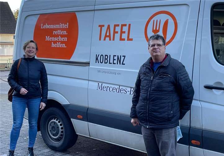 Karin Küsel spach mit Alfred Waurig von der Vallendarer Tafel. Foto: SPD Fraktion im VG Rat Vallendar