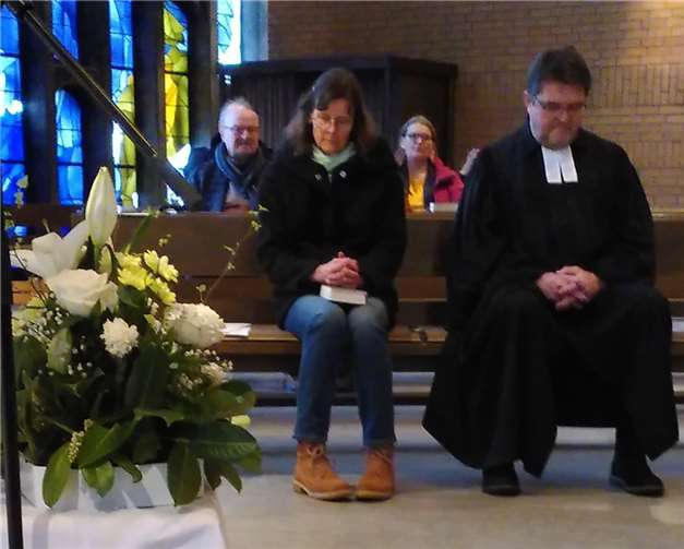Karin Rasbach, die den Gottesdienst leitete, zusammen mit Superintendent Detlef Kowalski.  Foto: J. Freise