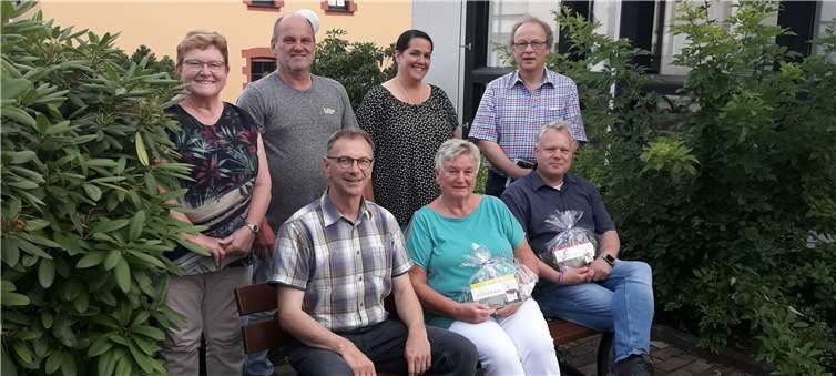 Karin Siery, Detlef Sauer, Marion Lehnhardt und Ralf Kneisle (v. l. stehend); Peter Becker, Renate Kolbe und Andreas Kukat (v. l. sitzend). Foto: privat