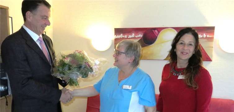 Karin Vilz hat ihre Ausbildung zur Trauerbegleiterin erfolgreich abgeschlossen. Privat