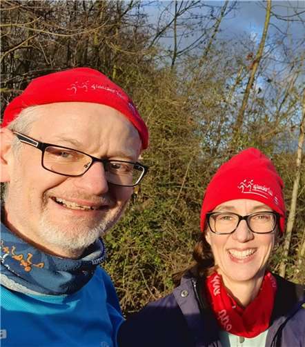 Karin und Daniel Breslauer bei ihrem Traillauf auf einem Traumpfad.Fotos: privat
