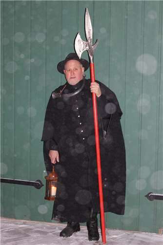 Karl-Heinz Kurth leitet Nachtwächterführung in Mundart durch Königsfeld.Foto: Tourist-Info Vulkanregion Laacher See