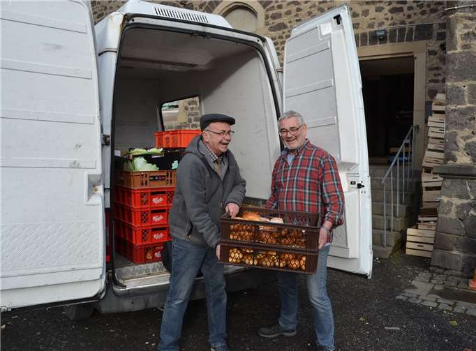 Karl-Heinz Lang und York Schmede, ehrenamtliche Tafelfahrer, kommen von einer großen Tour. Foto: E.T. Müller