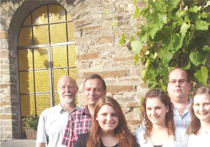 Karl-Heinz Schunk, Michael Löhr, Leah Konrath, Franziska Hammes, Michael Wegrzynowski, Sarah Simonis, Arnd Thönnes und Franz-Josef Hammes (v.li.). privat