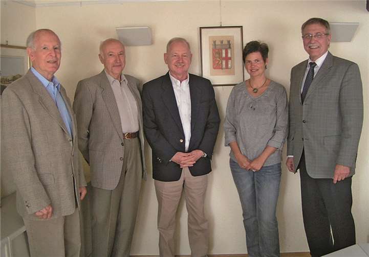 Karl-Heinz Steinebach, Werner Klimkeit, Peter Loewer, Andrea Manderla und Stadtbürgermeister Günther Hahn (v.li.). privat
