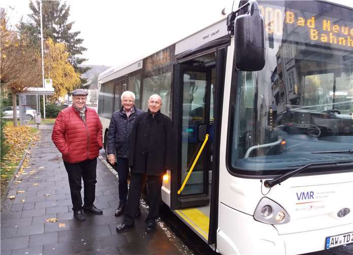 Karl-Heinz Sundheimer (CDU) v.li.n.re, Jochen Seifert (FWG) und Ulrich van Bebber (FDP) möchten auf das breite und attraktive ÖPNV-Angebot aufmerksam machen. Foto: privat