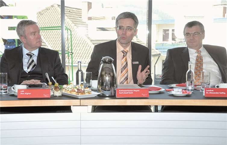 Karl Josef Esch (Mitte) berichtete über die Leistungen der KSK.