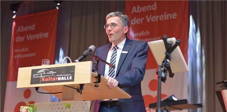 Karl-Josef Esch, Vorstandsvorsitzender der Kreissparkasse Mayen, begrüßte nach dem Sektempfang die anwesenden Gäste.