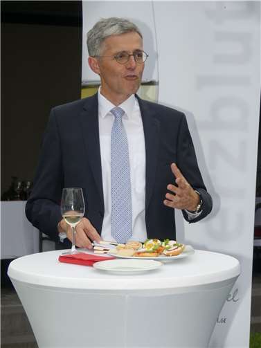 Karl-Josef Esch, Vorstandsvorsitzender der Kreissparkasse Mayen, hieß die Mitglieder der Jury willkommen.