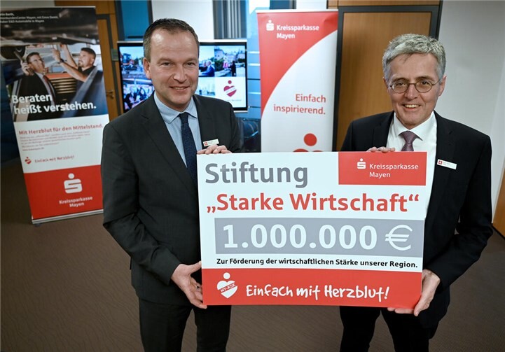 Karl-Josef Esch (rechts) und Christoph Weitzel (links) freuen sich über ein außerordentlich erfolgreiches Jahr 2025 und haben auch für 2026, dem 170. Jubiläumsjahr der KSK Mayen, viel vor.