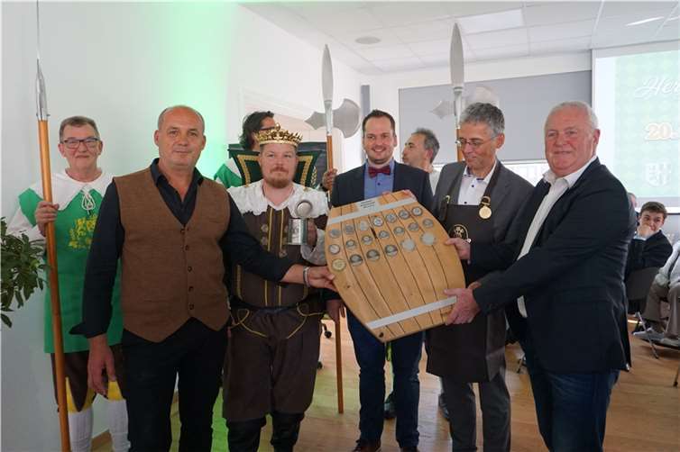 Karl-Josef Esch tritt in die Fußstapfen des bisherigen Ehrenbrauers Dr. Karl Tack.