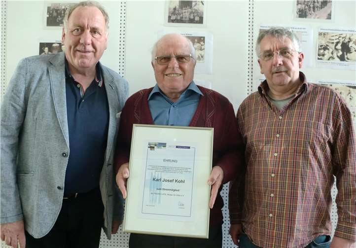 Karl Josef Kohl mit Joachim Müller und Christoph Ackermann. Foto: FL Urbar