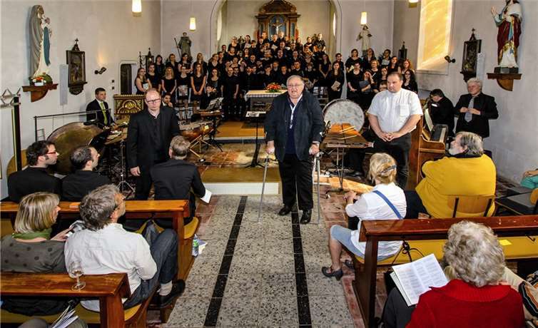 Karl-Jürgen Wilbert begrüßte im Namen von Lehmensart die zahlreichen Besucher des Konzertes. -EP-