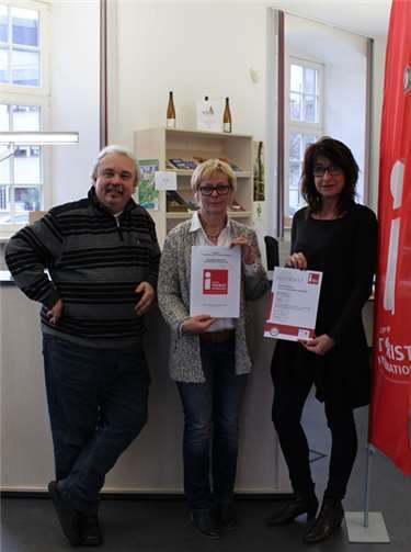 Engagierte Mitarbeiter sind der Schlüssel zum Erfolg Karl Krämer, Renate Haas und Petra Bückner von der Tourist-Information Lahnstein präsentieren stolz die Zertifizierung. Lisa Drothen/Stadtverwaltung Lahnstein