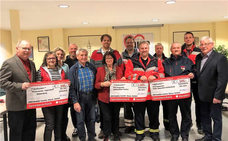 Karl Nachtsheim, Andreas Bleser, Uwe Mayer, Rene Burchard, Andreas Mayer, Dr. Schenk, Maximilian Rühle, Rita Hirsch, Wolfgang Kaschner, Thomas Geisen, Ina Albrecht, Renate Hollmann, Jürgen Lehnigk-Emden (v.r.). Foto: Maasberg