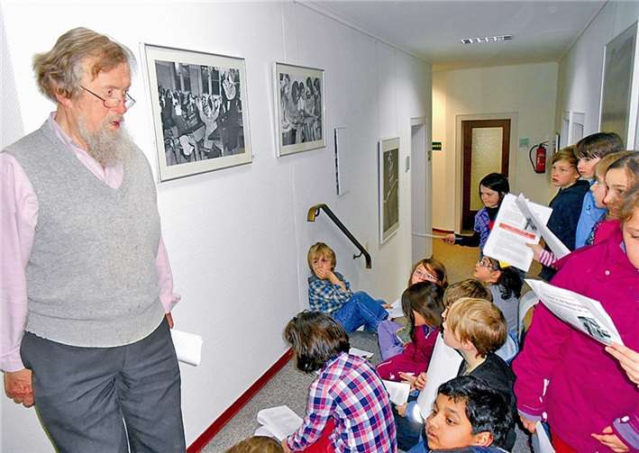 Karl Thumm kommentiert die Fotos der Ausstellung mit eigenem Erleben.Privat