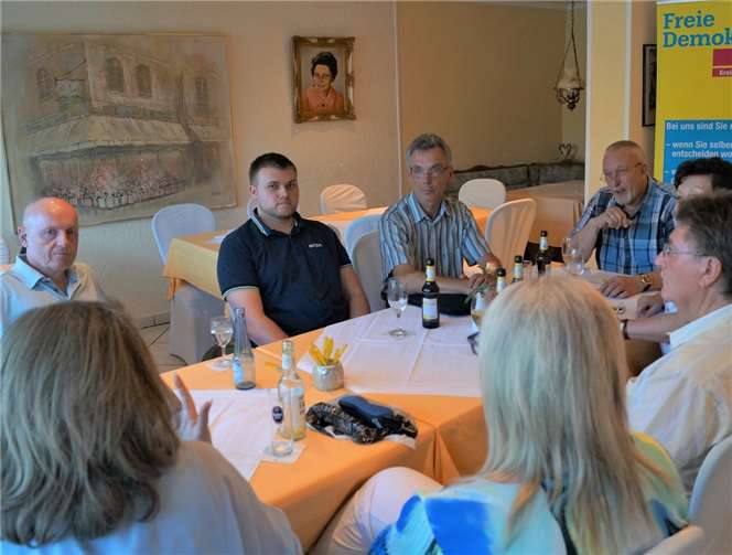 Karl-Udo Heuser bei seiner Vorstellung als Bürgermeisterkandidat im Kreise der FDP-Fraktion Bad Breisig. Foto: privat