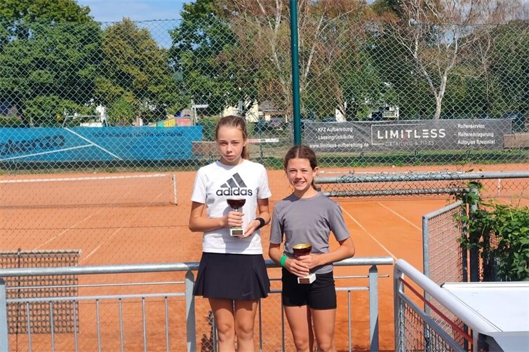 Karla Korth und Mona Birrenbach