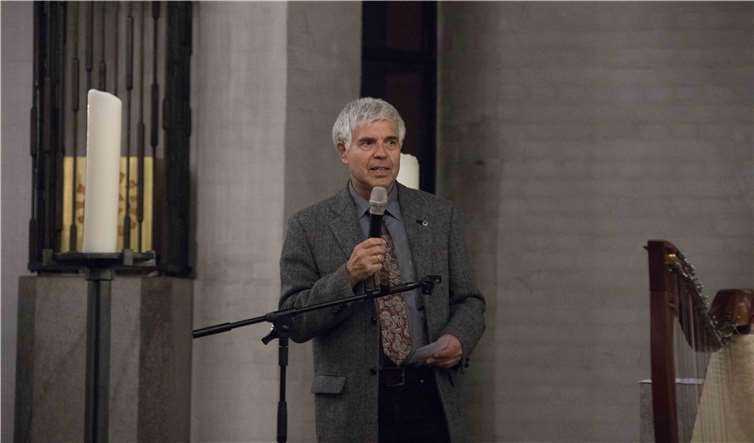 Karlheinz Stöhr kündigte das Duo Unicum anund erinnerte an die Weihnachtsaktion der Lions.