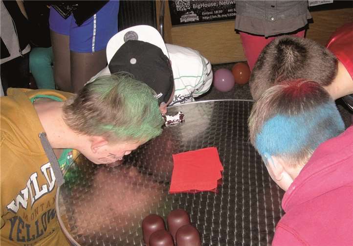 Karneval im Jugendtreff: Big House Partyspielen und Livemusik.privat