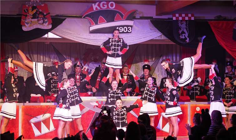 Karneval ohne körperliche Nähe – geht das? In Obermendigwird die Session bisher weder zu- noch abgesagt. Foto: Privat/Archiv