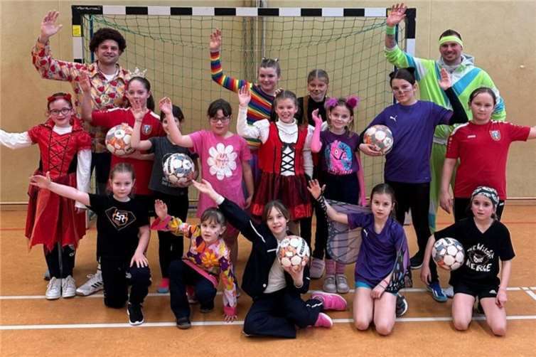 Karneval trifft Fußball.  Foto: privat