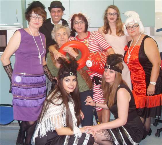 Karneval, wie in der guten alten Zeit, wurde im Seniorenzentrum St. Peter wieder aufleben gelassen. privat