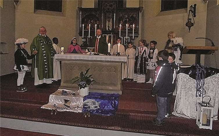 Karnevalistisch Geschmückt präsentierte sich die Kirche für die Besucher. privat