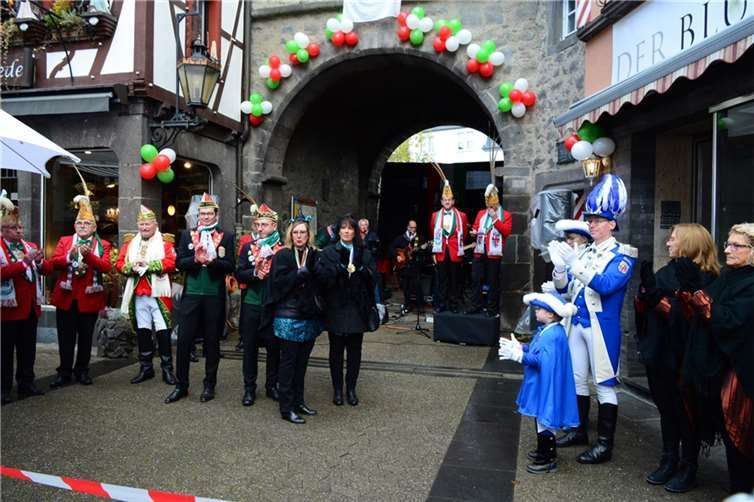 Karnevalsauftakt beim Brückentor in Mayen. Foto: CF