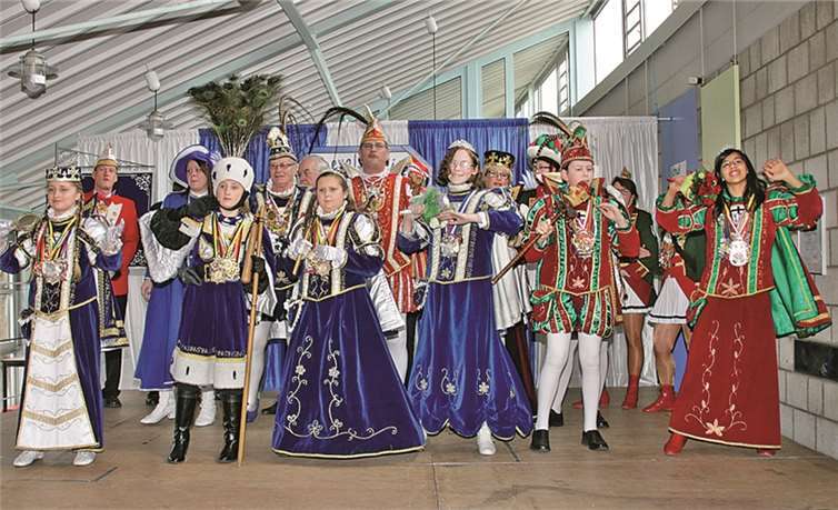 „Karnevalskomitee Alaaf!“ Die großen und kleine Tollitäten aus Rheinbach, Oberdrees Wormersdorf und Queckenberg waren gern gesehene Gäste beim Biwak des Karnevalskomitees „Blau-Weiss“ Rheinbach im Foyer der Glasfachschule. STEIN