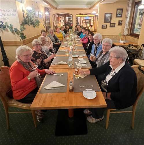 Karnevalsrückblick: Möhnen zelebrieren Saisonabschluss in Dieblich. Quelle: „Fidele Frauen“ Kobern