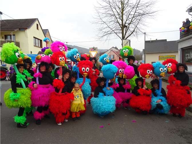 Karnevalssamstag 2019 in Oberbieber: Gruppe "Traumtänzer": Mit den wunderschönen...