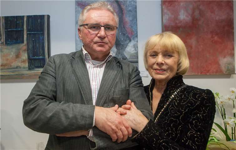 Karyn von Ostholt-Ragenas und Bernhard Swierczek stellen gemeinsam im Caritas-Haus Meckenheim ihre Gemälde aus.JOST