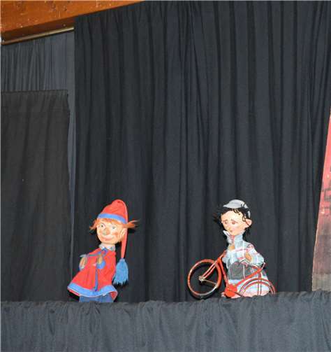 Kasperle mit dem Fahraddieb.