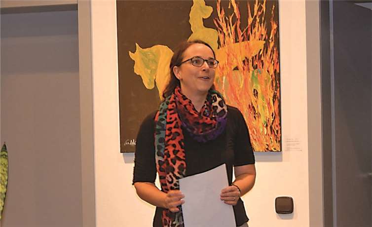 Katharina Gardyan, Sprecherin der Energieversorgung Mittelrhein AG, eröffnete feierlich die Ausstellung.