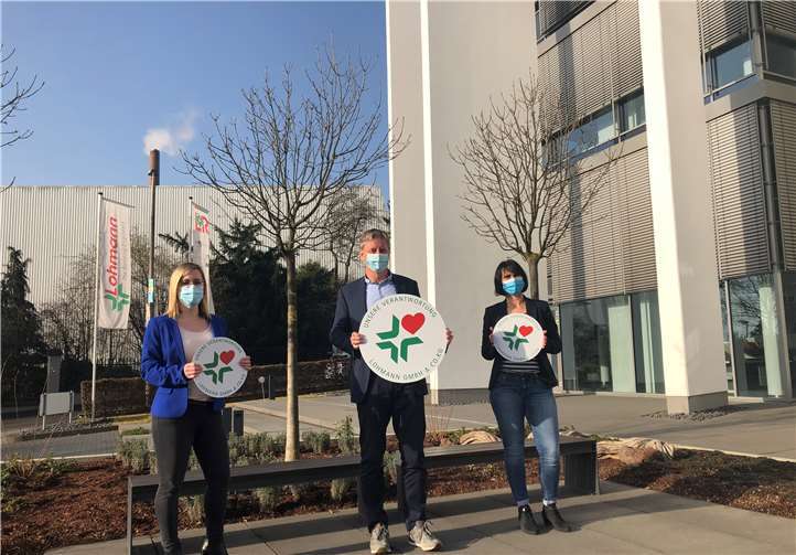 Katharina Kunke (links) und Petra Daun (rechts) verantwortlich für das soziale Sponsoring gemeinsam mit dem geschäftsführenden Gesellschafter Dr. Jörg Pohlman. Foto: privat