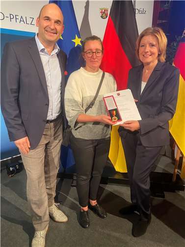 Katharina Orth erhielt die Verdienstmedaille des Landes für ihre Initiative „Oberzissen hilft“
