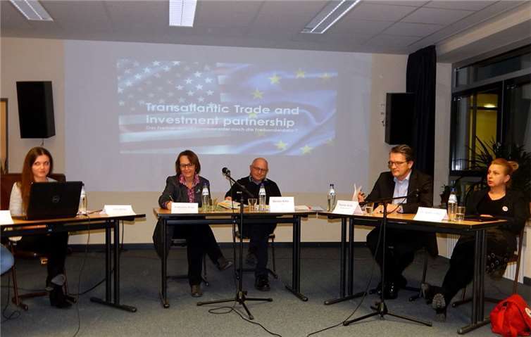 Katharina Raue (Bündnis 80/Die Grünen), Werner Rehn (FDP), Thomas Wildt (Wirtschaftsforum Neuwied) und Kathrin Meß (Die Linke) waren zu Gast bei der Podiumsdiskussion. GM