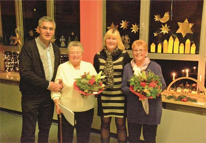 Katharina Süß und Elisabeth Zwikirsch wurden für ihre langjährige Mitgliedschaft geehrt.privat