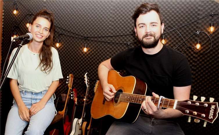 Katharina und Eddy im heimischen Studio. Foto: WAMFO.DE