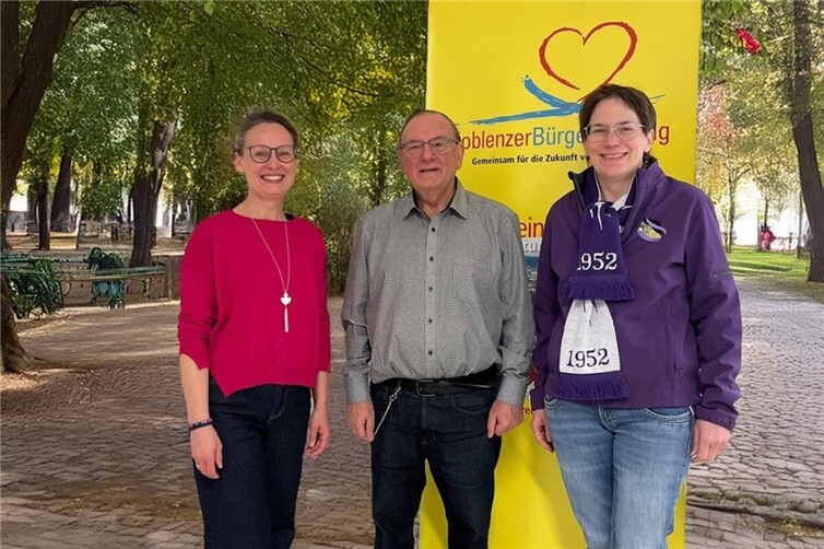 Kathleen Benekenstein, Geschäftsführerin der KoblenzerBürgerStiftung; Kurt Singer; Sabine Kreuzer, Möhnenclub Spätlese Lay e.V.