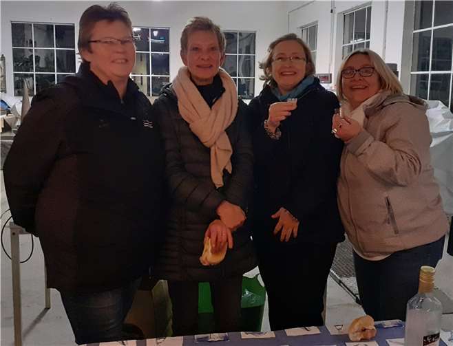 Katholische Frauengemeinschaft Trimbs in der alten Schmiede der Familie Währ: v.l.n.r. Evemie Müller, Petra Schmitt, Heide Sagner-Bröder und Anita Müller.