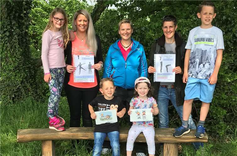 Katja Büchner (Mitte) und Katja Wagner (2. Von links) setzen sich für einen Fitnesspfad auf dem Krahnenberg ein. Privat