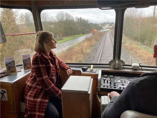 Katrin Eder im Führerstand. Foto: privat