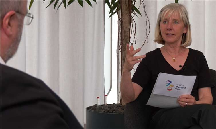 Katrin Wolf moderiert die Interviewreihe „Rheinland-Pfalz - ganz persönlich“ und befragt ihre Gäste zu Arbeit und Freizeit, ihrem Verhältnis zum Bundesland und welches rheinland-pfälzische Essen sie für Gäste kochen.  Foto: Stadt Koblenz